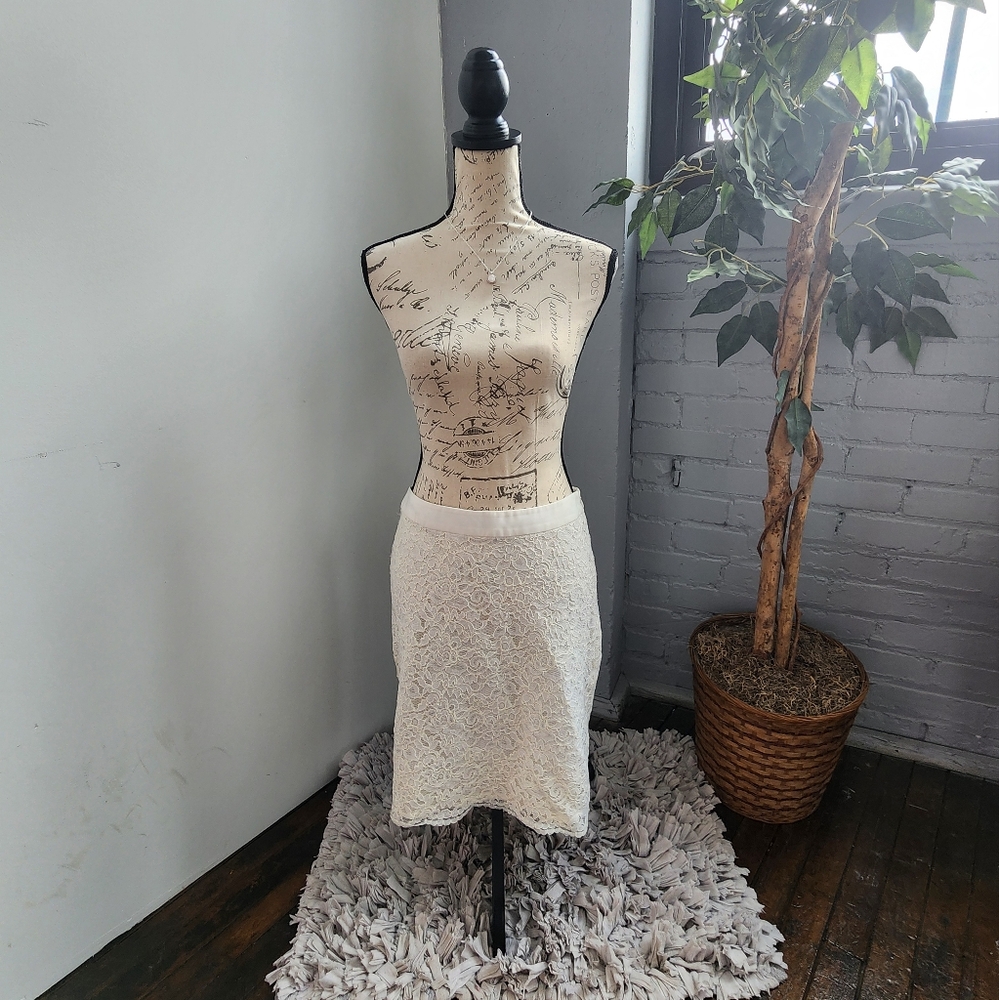 Elegant White Lace Skirt